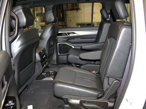 New 2026 Jeep Grand Wagoneer L Limited AWD/4WD image 31