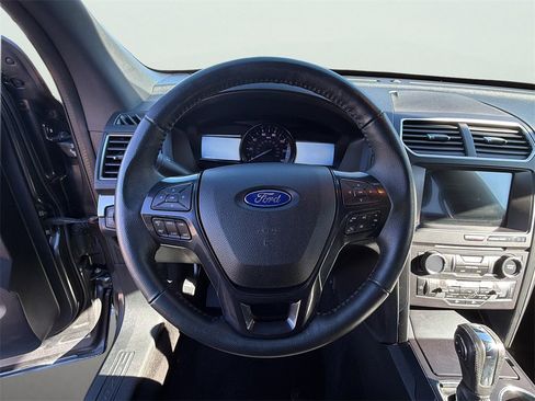 Used 2018 Ford Explorer XLT w/ Equipment Group 201A image 4