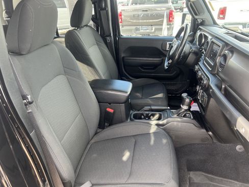 Used 2022 Jeep Gladiator Willys image 28