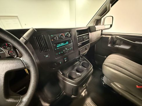 Used 2024 GMC Savana 2500 w/ Driver Convenience Package image 88