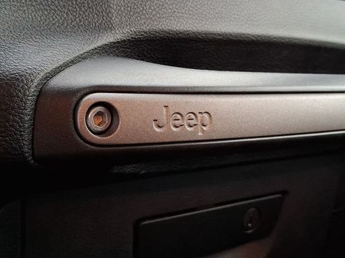 Used 2017 Jeep Wrangler Sport AWD/4WD image 26