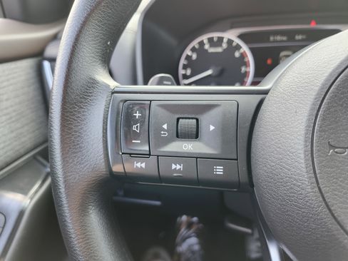 Used 2023 Nissan Rogue S AWD/4WD image 33
