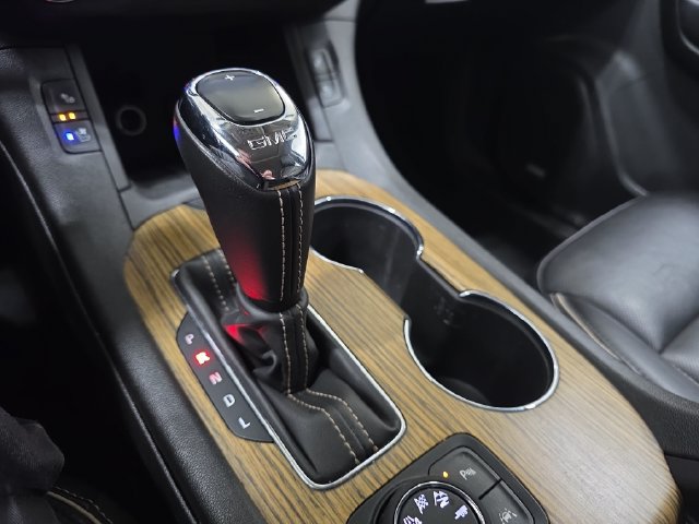 Used 2019 GMC Acadia Denali AWD/4WD image 24