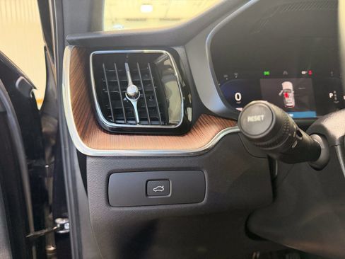 Used 2023 Volvo XC60 B5 Plus AWD/4WD image 19
