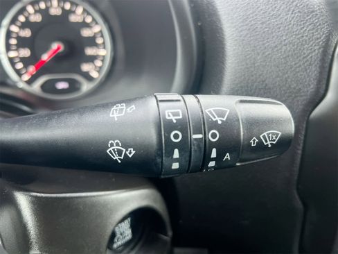 Used 2020 Jeep Renegade Altitude image 25