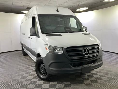 Used 2025 Mercedes-Benz Sprinter 2500 image 39