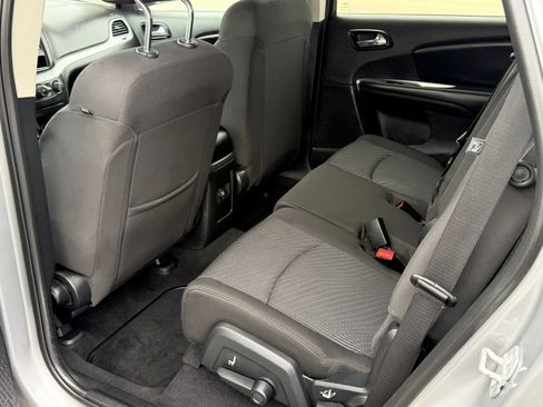 Used 2016 Dodge Journey SE w/ Flexible Seating Group FWD image 23