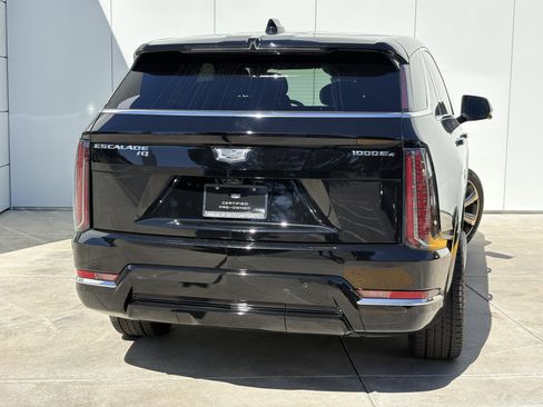 Certified 2025 Cadillac Escalade IQ Luxury 2 w/ LPO, Premium Carpet Package AWD/4WD image 6