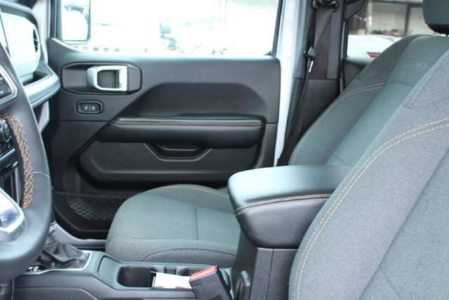 Used 2024 Jeep Wrangler Unlimited Sahara AWD/4WD image 31