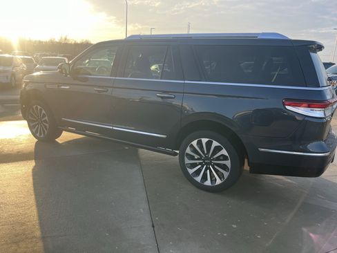 Used 2022 Lincoln Navigator L Reserve image 8