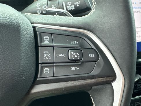 Used 2023 Jeep Grand Cherokee 4WD 4xe w/ Luxury Tech Group II image 21