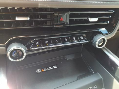 Used 2026 Chevrolet Suburban LT RWD image 27