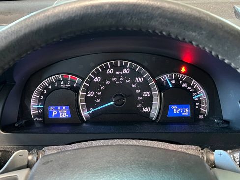 Used 2014 Toyota Camry SE w/ Moonroof Package FWD image 25