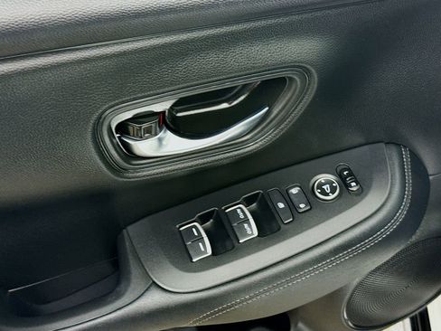 Used 2023 Honda HR-V EX-L image 12