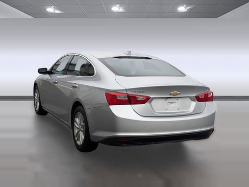 Used 2017 Chevrolet Malibu LT image 3
