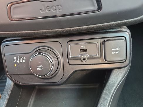 Used 2018 Jeep Renegade Sport w/ Power & Air Group image 17