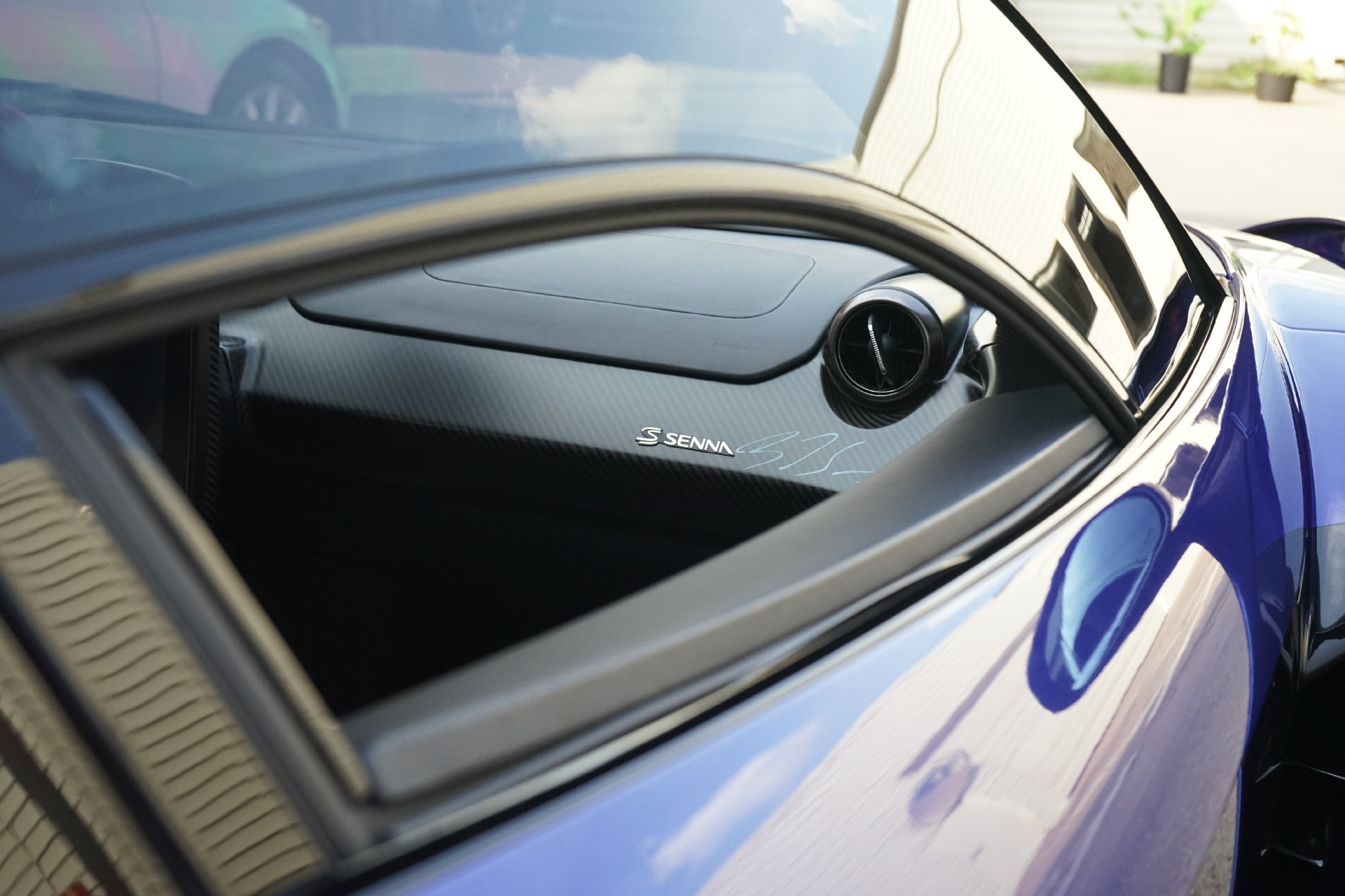 Used 2019 McLaren Senna RWD image 29