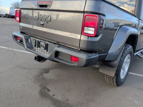 Used 2022 Jeep Gladiator Sport image 28