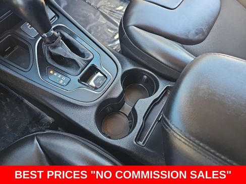 Used 2021 Jeep Cherokee Latitude Plus FWD image 22