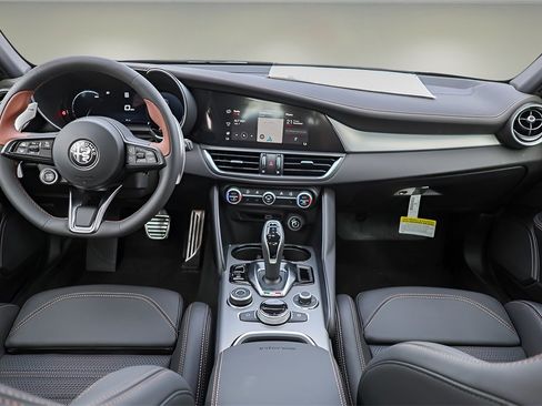 New 2025 Alfa Romeo Giulia Intensa w/ Driving Assist Package image 9