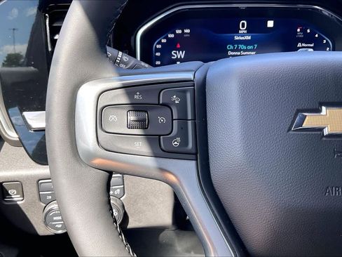 Used 2023 Chevrolet Silverado 1500 LT AWD/4WD image 18