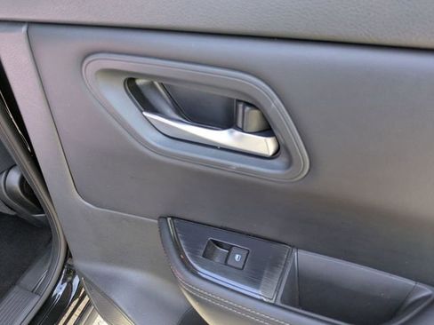 Used 2025 Nissan Rogue SV image 29