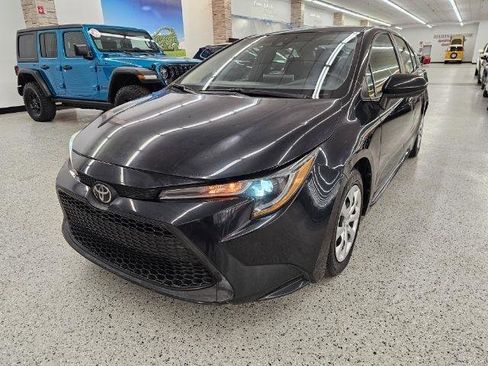 Used 2021 Toyota Corolla LE image 1
