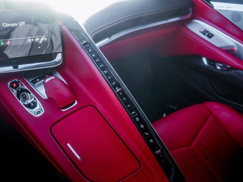 Used 2021 Chevrolet Corvette Stingray Premium Cpe w/ Z51 Performance Package image 27