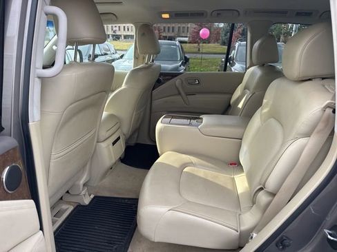 Used 2016 INFINITI QX80 4WD w/ Driver's Assistance Package image 11
