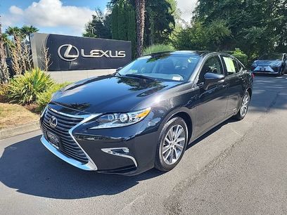 Used 2017 Lexus ES 300h w/ Luxury Package