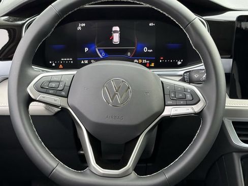 New 2026 Volkswagen Taos SE image 10