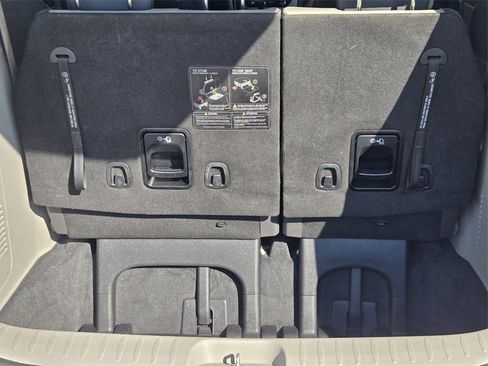 Used 2017 Kia Sedona LX w/ LX Essentials Premium Package image 31