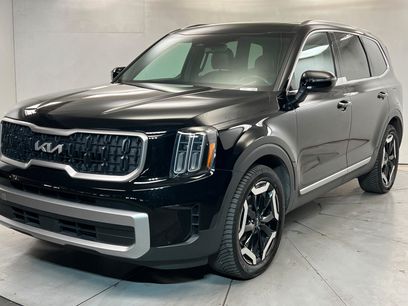 Used 2023 Kia Telluride EX w/ EX Captain's Chair Package