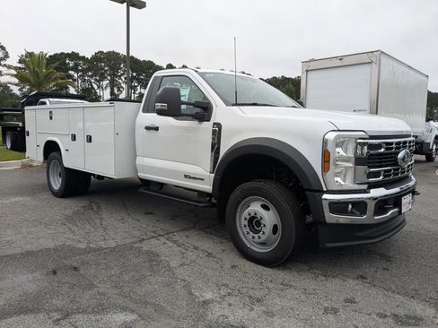 New 2025 Ford F550 4x4 Regular Cab Super Duty image 3