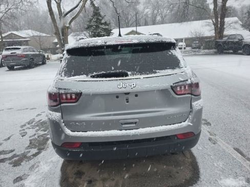 Used 2022 Jeep Compass Limited image 3