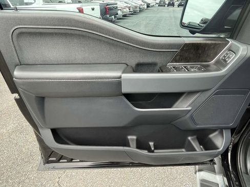 Used 2022 Ford F150 Lariat w/ Trailer Tow Package image 16