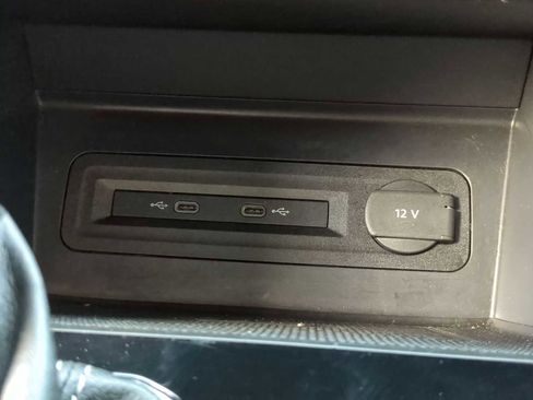 Used 2022 Volkswagen Atlas Cross Sport SE image 32