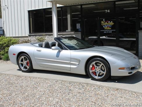 Used 2002 Chevrolet Corvette Coupe w/ Preferred Equipment Group2 RWD image 20