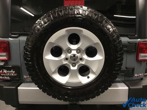 Used 2015 Jeep Wrangler Sahara w/ Connectivity Group AWD/4WD image 18