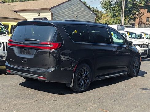 Certified 2021 Chrysler Pacifica Touring-L w/ S Appearance Package image 3
