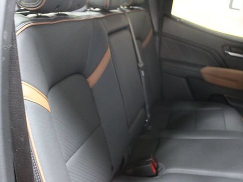 Used 2024 GMC Canyon AT4 w/ AT4 Premium Package AWD/4WD image 9