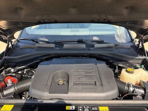 Used 2025 Land Rover Range Rover Sport SE AWD/4WD image 19