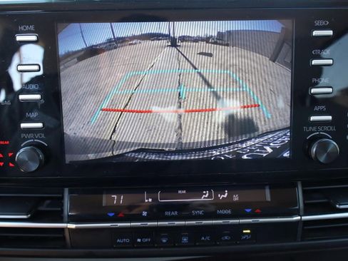 Used 2022 Toyota Sienna LE image 14