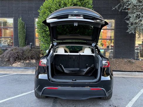 Used 2022 Tesla Model Y Performance AWD/4WD image 17