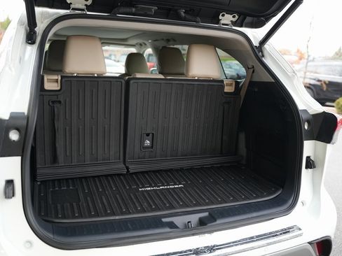 Used 2021 Toyota Highlander Platinum image 34