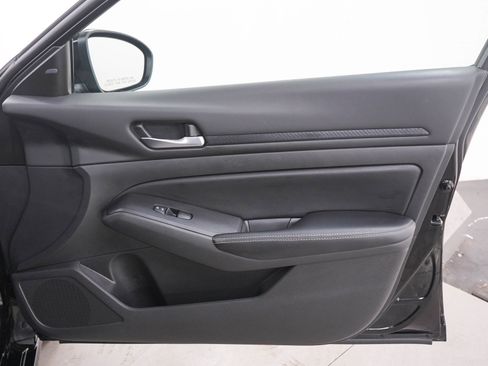 Used 2024 Nissan Altima 2.5 SV w/ SV Premium Package AWD/4WD image 9
