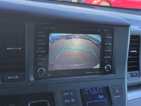 Used 2019 Toyota Sienna LE image 24