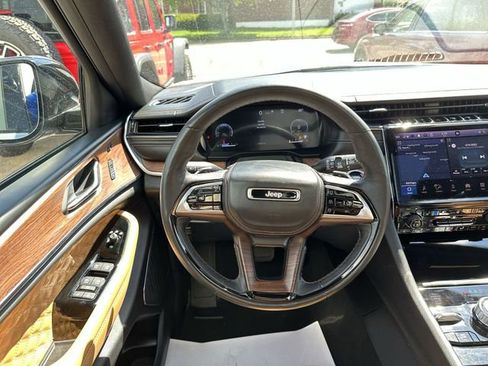 Used 2024 Jeep Grand Cherokee L Summit AWD/4WD image 13