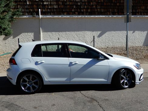 Used 2019 Volkswagen Golf R 4-Door image 4
