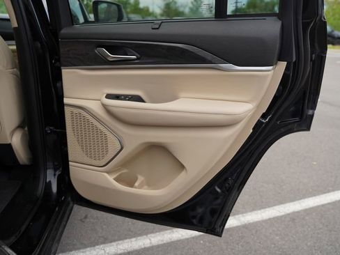 Used 2022 Jeep Grand Cherokee Limited w/ Luxury Tech Group II AWD/4WD image 24